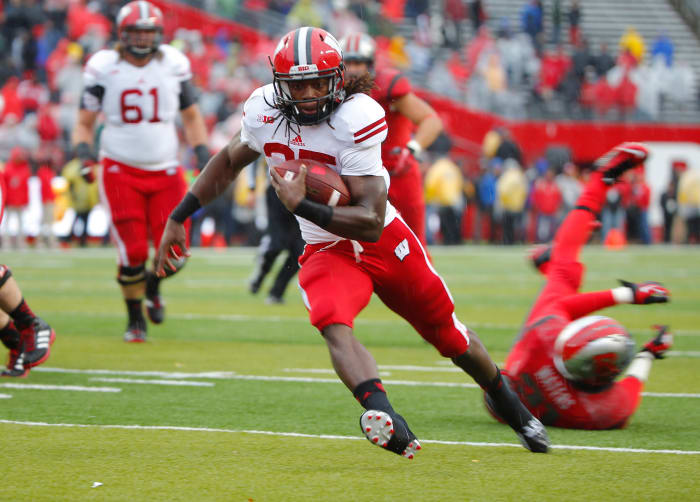 Nov 1, 2014; Piscataway, NJ, USA; Wisconsin Badgers running back Melvin Gordon (25) scores touchdown during the first quarter against the Rutgers Scarlet Knights at High Points Solutions Stadium. Mandatory Credit: Jim O'Connor-USA TODAY Sports